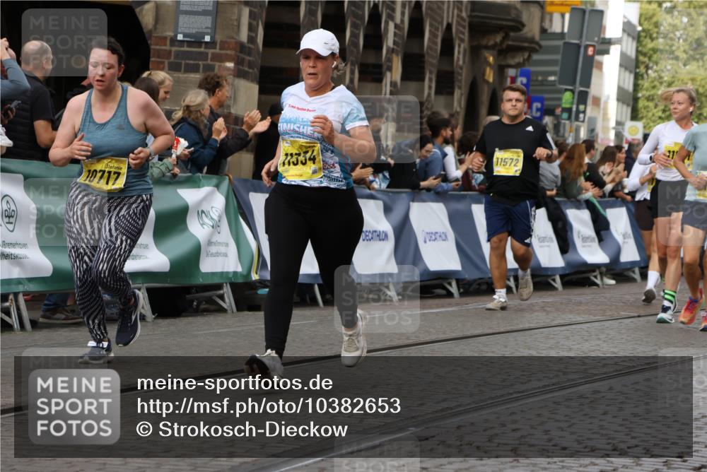 13.09.2026 - 21. swb-Marathon Bremen Strokosch-Dieckow http://msf.ph/oto/10382653 13.09.2026 11:05:31 Ziel 10370, 10411, 10465, 10576, 10697, 10718, 10800, 10802, 10850, 10975, 10995, 11102, 11105, 11157, 11218, 11281, 11326, 11584, 11616, 11722, 11900, 12002, 12011, 12064, 12079, 12080, 12099, 12335, 10168, 10238, 10259, 10260, 10457, 10864, 11024, 11520, 11724, 11791, 11892, 11947, 12156, 12273, 12362, 12501, 12773 meine-sportfotos.de