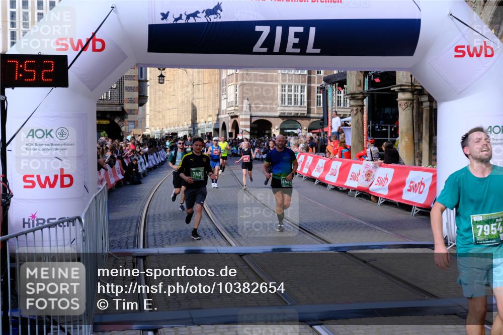 13.09.2026 - 21. swb-Marathon Bremen Tim E. http://msf.ph/oto/10382654 13.09.2026 13:18:41 Ziel 1146, 1419, 2055, 5307, 5460, 6293, 6294, 6818, 7491, 7731, 7954, 8404, 8872, 9019, 9275, 10065, 13150 meine-sportfotos.de