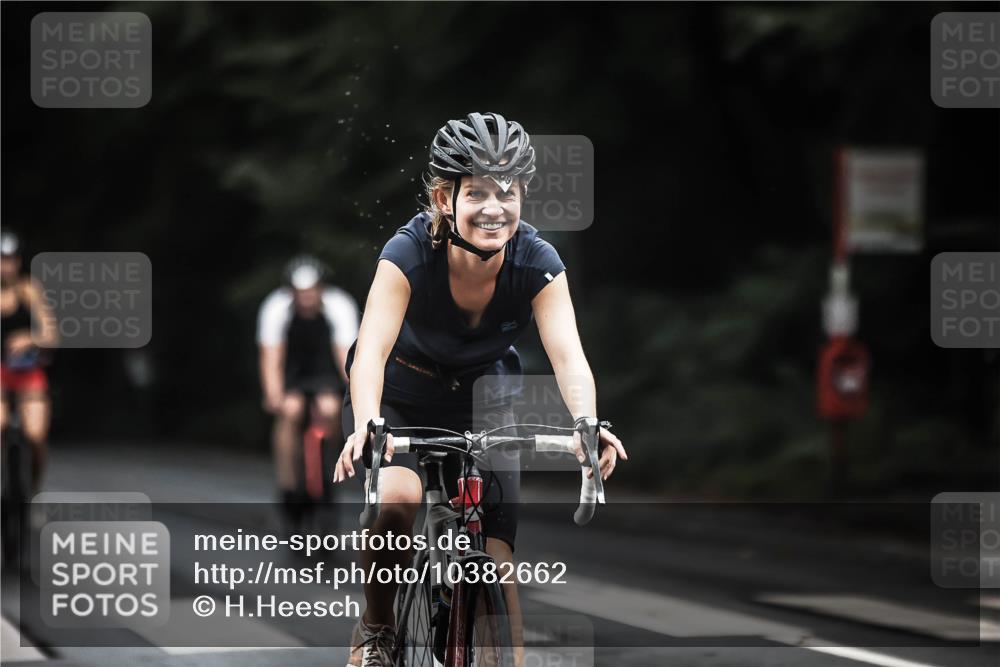 13.09.2026 - Stadtparktriathlon H.Heesch http://msf.ph/oto/10382662 13.09.2026 12:30:05 Radfahren 983, 1040, 1109, 1118, 1154 meine-sportfotos.de