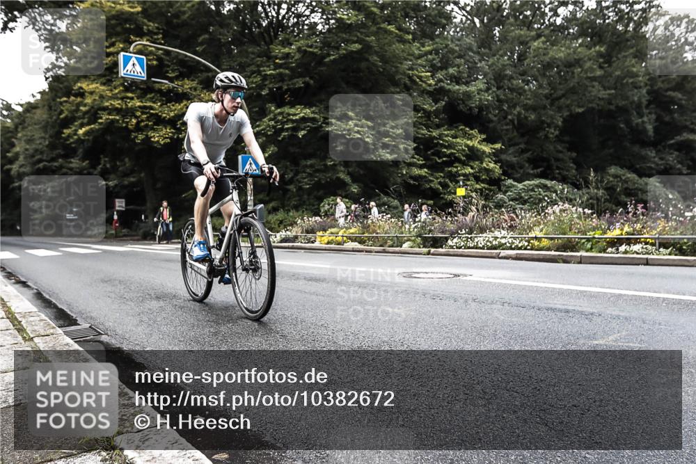 13.09.2026 - Stadtparktriathlon H.Heesch http://msf.ph/oto/10382672 13.09.2026 11:11:23 Radfahren 571, 694 meine-sportfotos.de