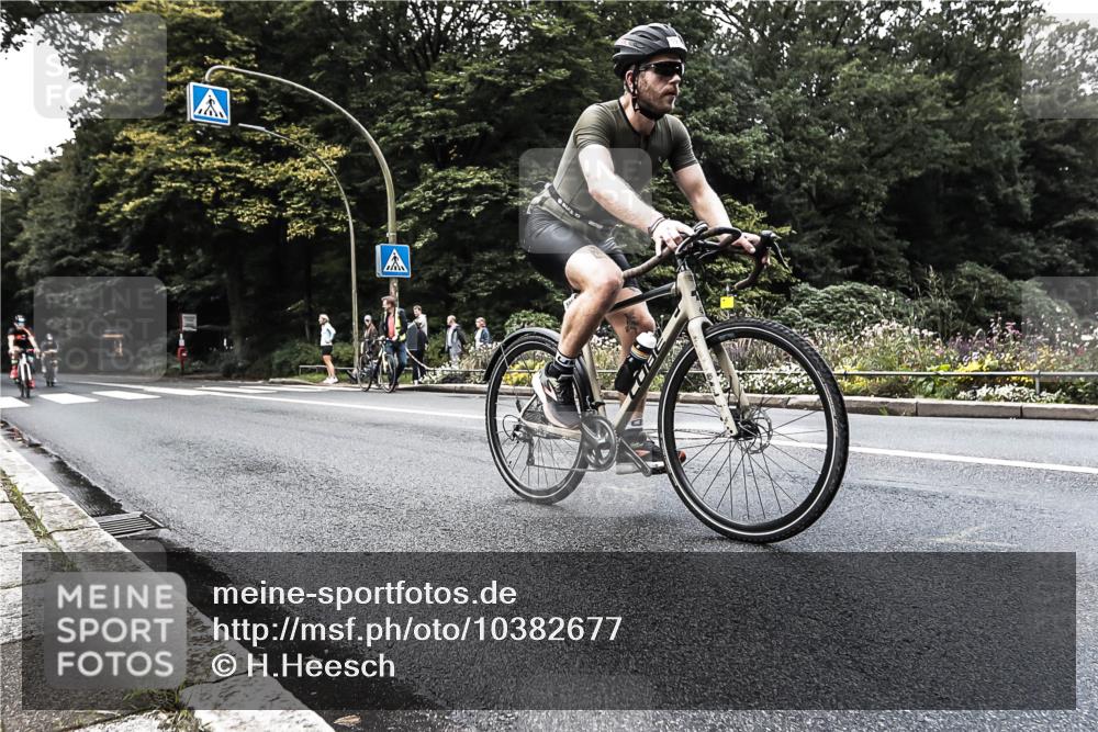 13.09.2026 - Stadtparktriathlon H.Heesch http://msf.ph/oto/10382677 13.09.2026 11:11:31 Radfahren 596, 655, 666 meine-sportfotos.de