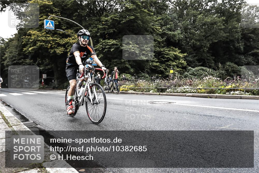 13.09.2026 - Stadtparktriathlon H.Heesch http://msf.ph/oto/10382685 13.09.2026 11:11:32 Radfahren 596, 655, 666 meine-sportfotos.de