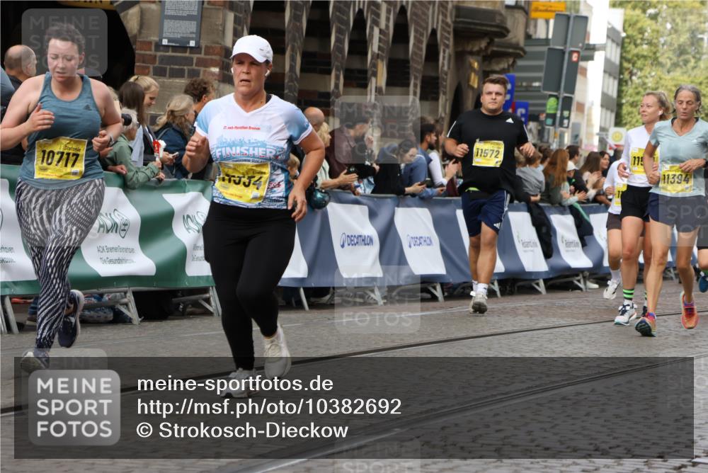 13.09.2026 - 21. swb-Marathon Bremen Strokosch-Dieckow http://msf.ph/oto/10382692 13.09.2026 11:05:31 Ziel 10370, 10411, 10465, 10576, 10697, 10718, 10800, 10802, 10850, 10975, 10995, 11102, 11105, 11157, 11218, 11281, 11326, 11584, 11616, 11722, 11900, 12002, 12011, 12064, 12079, 12080, 12099, 12335, 10168, 10238, 10259, 10260, 10457, 10864, 11024, 11520, 11724, 11791, 11892, 11947, 12156, 12273, 12362, 12501, 12773 meine-sportfotos.de