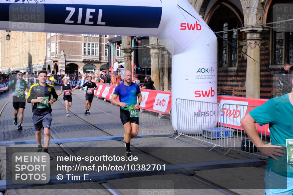 13.09.2026 - 21. swb-Marathon Bremen Tim E. http://msf.ph/oto/10382701 13.09.2026 13:18:43 Ziel 465, 1146, 1419, 2055, 5307, 5460, 6293, 6294, 6818, 7245, 7491, 7731, 7954, 8404, 8872, 9019, 9275, 13150 meine-sportfotos.de