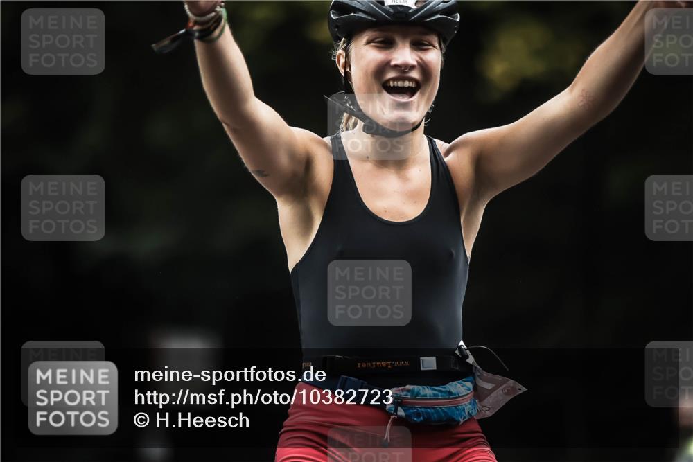 13.09.2026 - Stadtparktriathlon H.Heesch http://msf.ph/oto/10382723 13.09.2026 12:30:08 Radfahren 996, 1040, 1109, 1118, 1151, 1154 meine-sportfotos.de