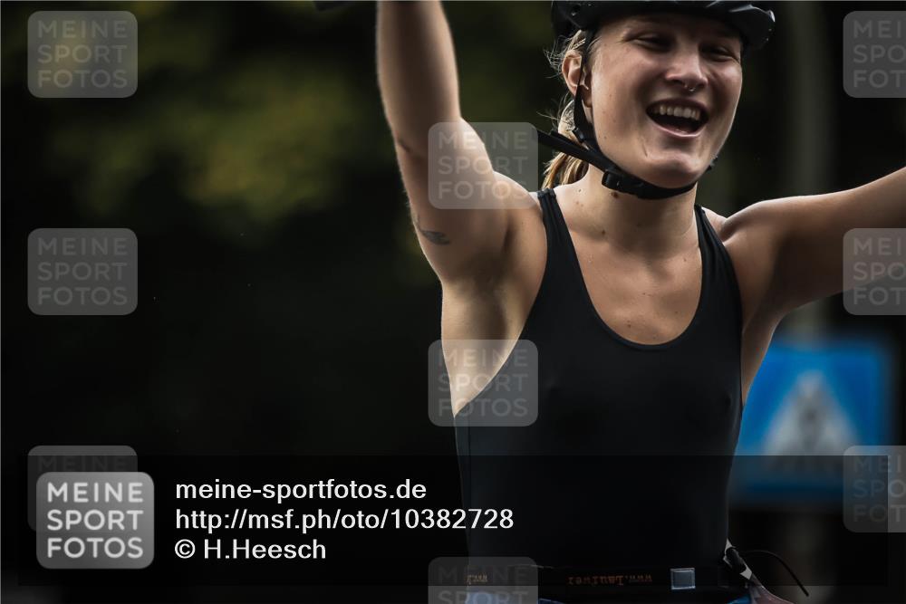13.09.2026 - Stadtparktriathlon H.Heesch http://msf.ph/oto/10382728 13.09.2026 12:30:08 Radfahren 996, 1040, 1109, 1118, 1151, 1154 meine-sportfotos.de