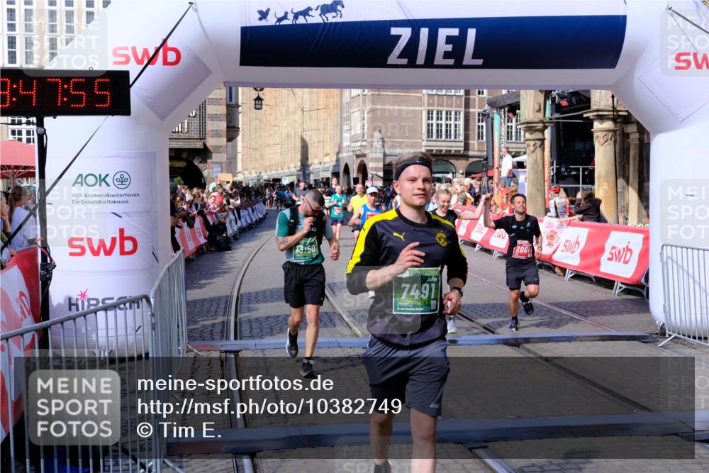 13.09.2026 - 21. swb-Marathon Bremen Tim E. http://msf.ph/oto/10382749 13.09.2026 13:18:44 Ziel 465, 1146, 1419, 2055, 5307, 5460, 6293, 6294, 6818, 7245, 7491, 7731, 7954, 8404, 8540, 8872, 9019, 9275, 13150 meine-sportfotos.de