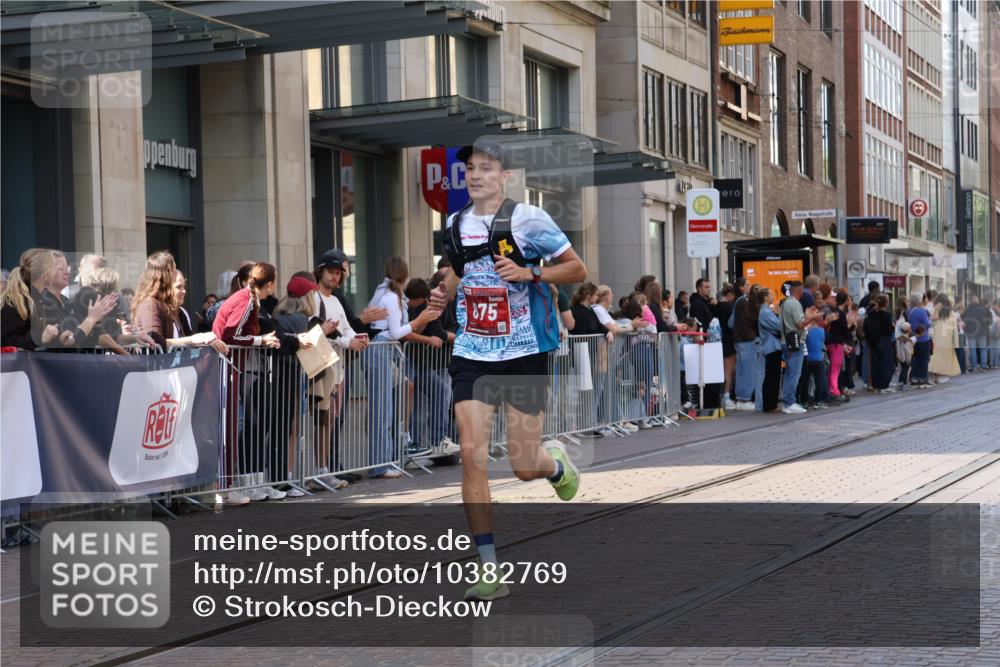 13.09.2026 - 21. swb-Marathon Bremen Strokosch-Dieckow http://msf.ph/oto/10382769 13.09.2026 12:48:04 Ziel 5428, 358, 447, 875, 991 meine-sportfotos.de