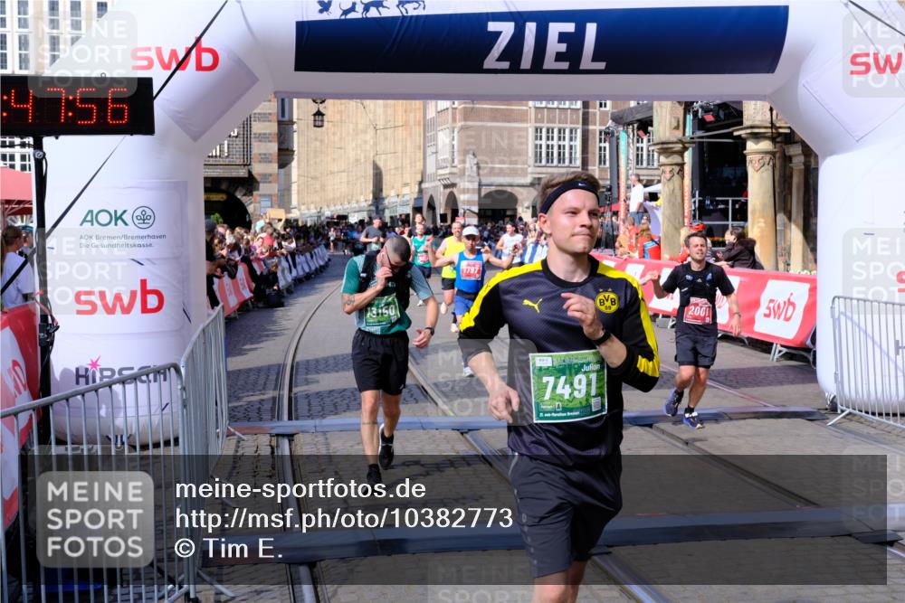 13.09.2026 - 21. swb-Marathon Bremen Tim E. http://msf.ph/oto/10382773 13.09.2026 13:18:44 Ziel 465, 1146, 1419, 2055, 5307, 5460, 6293, 6294, 6818, 7245, 7491, 7731, 7954, 8404, 8540, 8872, 9019, 9275, 13150 meine-sportfotos.de