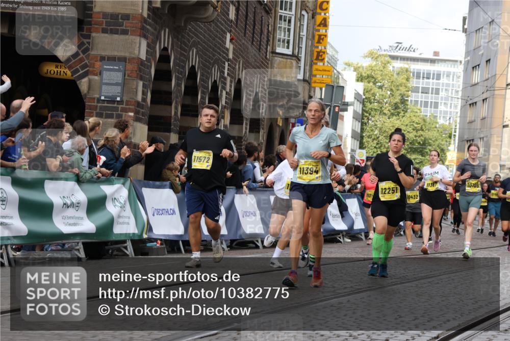 13.09.2026 - 21. swb-Marathon Bremen Strokosch-Dieckow http://msf.ph/oto/10382775 13.09.2026 11:05:33 Ziel 10370, 10411, 10576, 10697, 10717, 10718, 10800, 10802, 10995, 11102, 11105, 11157, 11218, 11281, 11326, 11334, 11584, 11616, 11722, 11900, 12002, 12011, 12064, 12079, 12080, 12099, 12335, 10168, 10238, 10259, 10260, 10457, 10864, 11024, 11520, 11791, 11947, 12156, 12362, 12378, 12501, 12773 meine-sportfotos.de