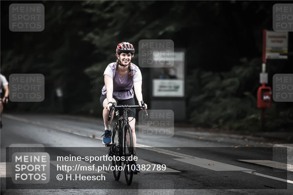 13.09.2026 - Stadtparktriathlon H.Heesch http://msf.ph/oto/10382789 13.09.2026 12:30:21 Radfahren 1054, 1080 meine-sportfotos.de