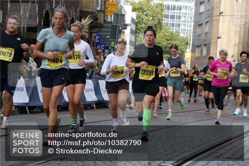 13.09.2026 - 21. swb-Marathon Bremen Strokosch-Dieckow http://msf.ph/oto/10382790 13.09.2026 11:05:35 Ziel 10370, 10411, 10576, 10697, 10717, 10718, 10800, 10802, 10995, 11102, 11105, 11157, 11218, 11281, 11326, 11334, 11584, 11616, 11722, 11900, 12011, 12079, 12080, 12099, 12335, 10168, 10238, 10259, 10260, 10305, 10457, 10864, 11024, 11520, 11791, 11947, 12156, 12378, 12501, 12523, 12773 meine-sportfotos.de