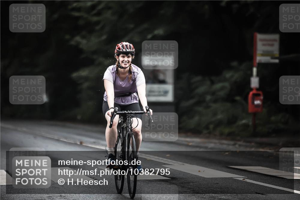 13.09.2026 - Stadtparktriathlon H.Heesch http://msf.ph/oto/10382795 13.09.2026 12:30:22 Radfahren 1054, 1080, 1140 meine-sportfotos.de