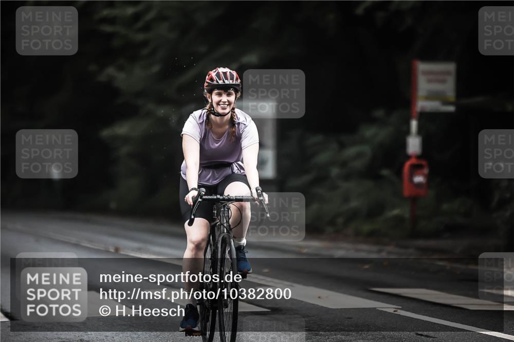 13.09.2026 - Stadtparktriathlon H.Heesch http://msf.ph/oto/10382800 13.09.2026 12:30:22 Radfahren 1054, 1080, 1140 meine-sportfotos.de