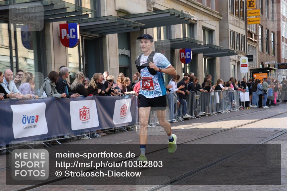 13.09.2026 - 21. swb-Marathon Bremen Strokosch-Dieckow http://msf.ph/oto/10382803 13.09.2026 12:48:04 Ziel 5428, 358, 447, 875, 991 meine-sportfotos.de