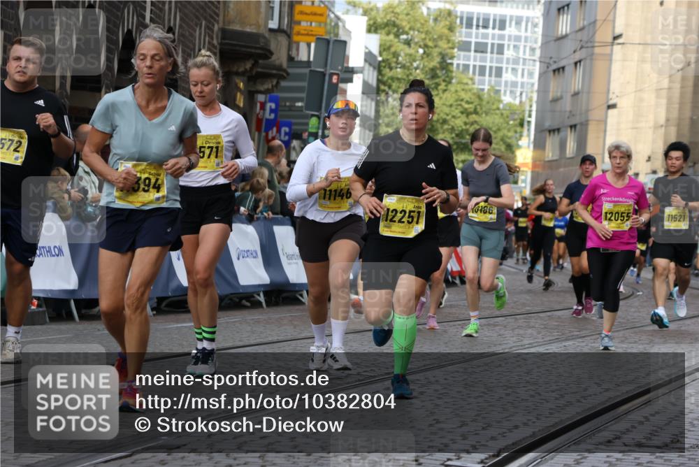 13.09.2026 - 21. swb-Marathon Bremen Strokosch-Dieckow http://msf.ph/oto/10382804 13.09.2026 11:05:35 Ziel 10370, 10411, 10576, 10697, 10717, 10718, 10800, 10802, 10995, 11102, 11105, 11157, 11218, 11281, 11326, 11334, 11584, 11616, 11722, 11900, 12011, 12079, 12080, 12099, 12335, 10168, 10238, 10259, 10260, 10305, 10457, 10864, 11024, 11520, 11791, 11947, 12156, 12378, 12501, 12523, 12773 meine-sportfotos.de