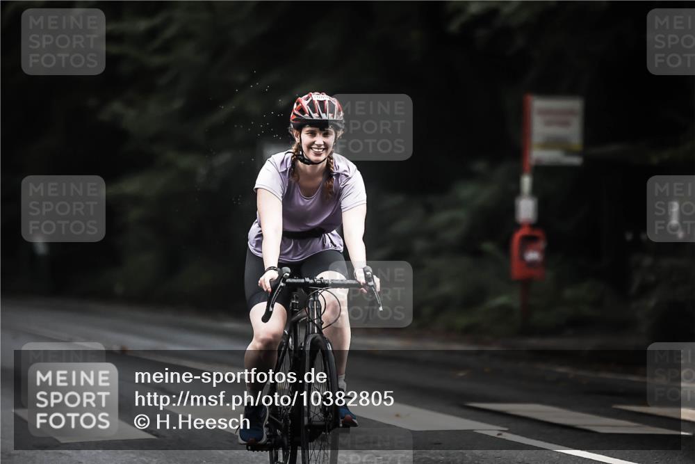13.09.2026 - Stadtparktriathlon H.Heesch http://msf.ph/oto/10382805 13.09.2026 12:30:22 Radfahren 1054, 1080, 1140 meine-sportfotos.de