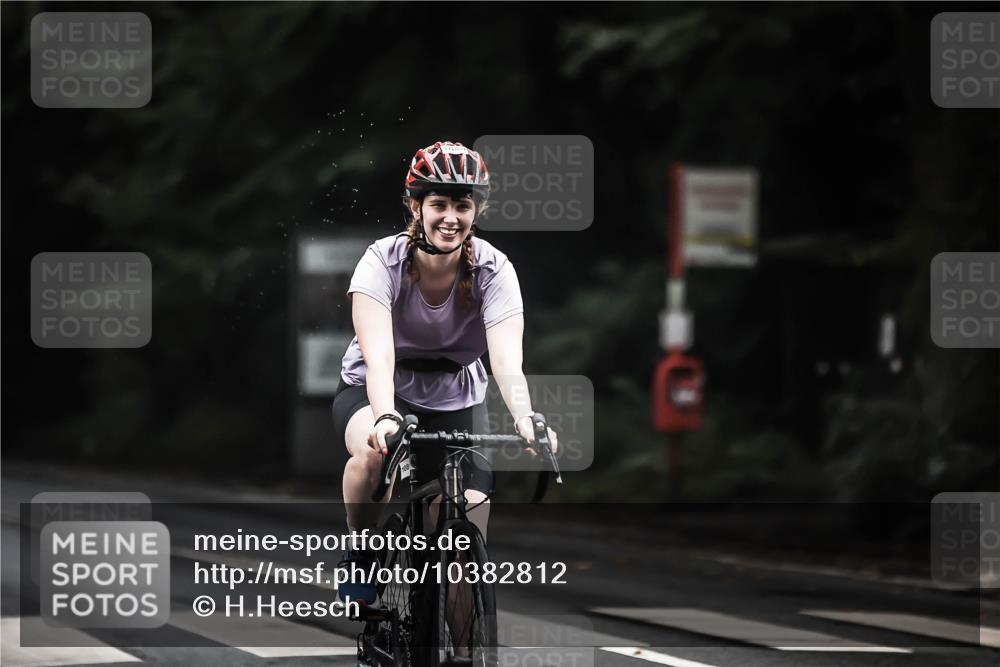 13.09.2026 - Stadtparktriathlon H.Heesch http://msf.ph/oto/10382812 13.09.2026 12:30:22 Radfahren 1054, 1080, 1140 meine-sportfotos.de