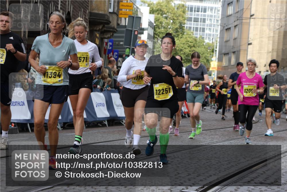 13.09.2026 - 21. swb-Marathon Bremen Strokosch-Dieckow http://msf.ph/oto/10382813 13.09.2026 11:05:35 Ziel 10370, 10411, 10576, 10697, 10717, 10718, 10800, 10802, 10995, 11102, 11105, 11157, 11218, 11281, 11326, 11334, 11584, 11616, 11722, 11900, 12011, 12079, 12080, 12099, 12335, 10168, 10238, 10259, 10260, 10305, 10457, 10864, 11024, 11520, 11791, 11947, 12156, 12378, 12501, 12523, 12773 meine-sportfotos.de