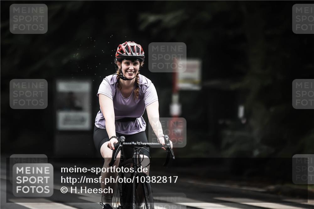 13.09.2026 - Stadtparktriathlon H.Heesch http://msf.ph/oto/10382817 13.09.2026 12:30:22 Radfahren 1054, 1080, 1140 meine-sportfotos.de