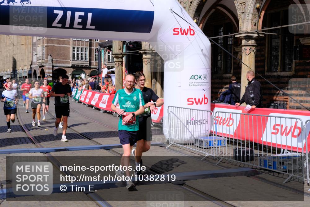 13.09.2026 - 21. swb-Marathon Bremen Tim E. http://msf.ph/oto/10382819 13.09.2026 13:18:51 Ziel 465, 1419, 2055, 2324, 2948, 3631, 4120, 4413, 4642, 5307, 5867, 6293, 6294, 6787, 6818, 7245, 7731, 8404, 8540, 8743, 8872, 9019, 9275, 9327, 9833 meine-sportfotos.de