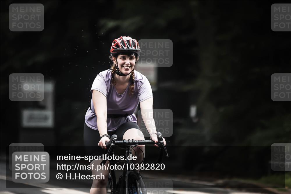 13.09.2026 - Stadtparktriathlon H.Heesch http://msf.ph/oto/10382820 13.09.2026 12:30:22 Radfahren 1054, 1080, 1140 meine-sportfotos.de