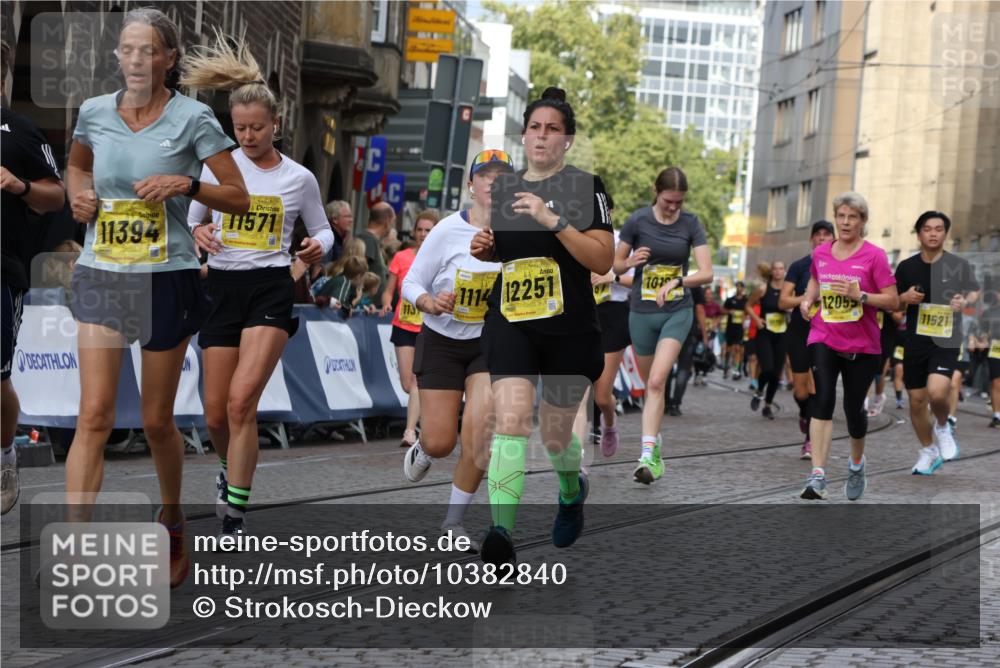 13.09.2026 - 21. swb-Marathon Bremen Strokosch-Dieckow http://msf.ph/oto/10382840 13.09.2026 11:05:35 Ziel 10370, 10411, 10576, 10697, 10717, 10718, 10800, 10802, 10995, 11102, 11105, 11157, 11218, 11281, 11326, 11334, 11584, 11616, 11722, 11900, 12011, 12079, 12080, 12099, 12335, 10168, 10238, 10259, 10260, 10305, 10457, 10864, 11024, 11520, 11791, 11947, 12156, 12378, 12501, 12523, 12773 meine-sportfotos.de