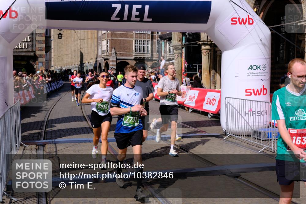 13.09.2026 - 21. swb-Marathon Bremen Tim E. http://msf.ph/oto/10382846 13.09.2026 13:18:53 Ziel 465, 2055, 2324, 2948, 3631, 4120, 4413, 4642, 5307, 5867, 6293, 6294, 6787, 6818, 7245, 7731, 8404, 8540, 8743, 8872, 9019, 9275, 9327, 9833 meine-sportfotos.de