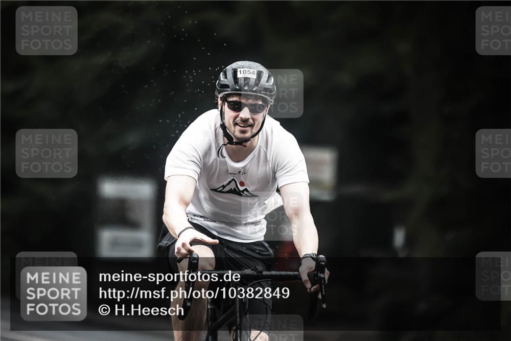 13.09.2026 - Stadtparktriathlon H.Heesch http://msf.ph/oto/10382849 13.09.2026 12:30:24 Radfahren 1054, 1080, 1140 meine-sportfotos.de