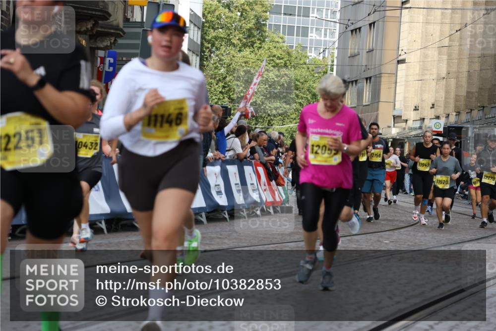 13.09.2026 - 21. swb-Marathon Bremen Strokosch-Dieckow http://msf.ph/oto/10382853 13.09.2026 11:05:36 Ziel 10370, 10411, 10576, 10697, 10717, 10718, 10800, 10802, 10995, 11102, 11105, 11157, 11218, 11281, 11326, 11334, 11584, 11616, 11722, 11900, 12011, 12079, 12080, 12099, 12251, 12335, 10168, 10238, 10305, 10457, 11024, 11947, 12156, 12378, 12501, 12523, 12528, 12773 meine-sportfotos.de