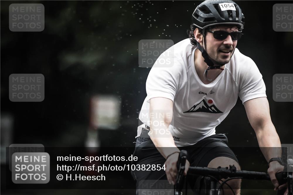 13.09.2026 - Stadtparktriathlon H.Heesch http://msf.ph/oto/10382854 13.09.2026 12:30:24 Radfahren 1054, 1080, 1140 meine-sportfotos.de
