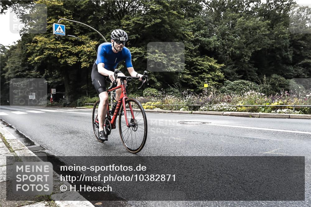 13.09.2026 - Stadtparktriathlon H.Heesch http://msf.ph/oto/10382871 13.09.2026 11:13:36 Radfahren 621, 665, 686, 696 meine-sportfotos.de