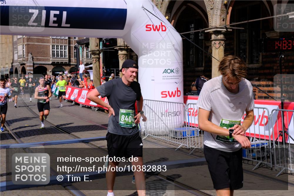 13.09.2026 - 21. swb-Marathon Bremen Tim E. http://msf.ph/oto/10382883 13.09.2026 13:18:56 Ziel 465, 2055, 2324, 2948, 3631, 4120, 4413, 4642, 5867, 6293, 6294, 6787, 6818, 7104, 7163, 7245, 7731, 8404, 8540, 8743, 8872, 9019, 9275, 9327, 9833 meine-sportfotos.de