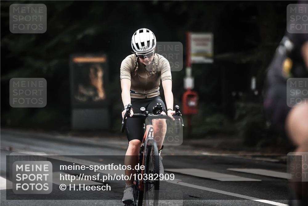 13.09.2026 - Stadtparktriathlon H.Heesch http://msf.ph/oto/10382909 13.09.2026 12:30:37 Radfahren 1026, 1156, 1163 meine-sportfotos.de