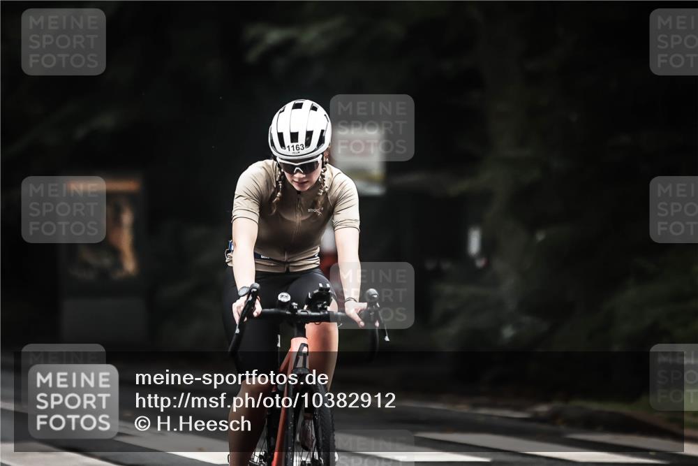 13.09.2026 - Stadtparktriathlon H.Heesch http://msf.ph/oto/10382912 13.09.2026 12:30:37 Radfahren 1026, 1156, 1163 meine-sportfotos.de