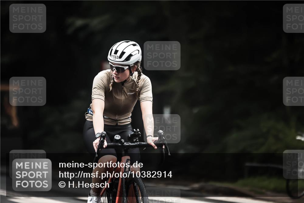 13.09.2026 - Stadtparktriathlon H.Heesch http://msf.ph/oto/10382914 13.09.2026 12:30:37 Radfahren 1026, 1156, 1163 meine-sportfotos.de