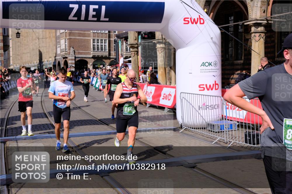 13.09.2026 - 21. swb-Marathon Bremen Tim E. http://msf.ph/oto/10382918 13.09.2026 13:18:58 Ziel 465, 2324, 2948, 3631, 4120, 4413, 4642, 5867, 6787, 7104, 7163, 7245, 7731, 8404, 8540, 8743, 8872, 9019, 9275, 9327, 9833 meine-sportfotos.de