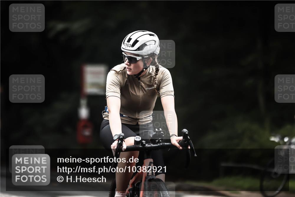 13.09.2026 - Stadtparktriathlon H.Heesch http://msf.ph/oto/10382921 13.09.2026 12:30:37 Radfahren 1026, 1156, 1163 meine-sportfotos.de