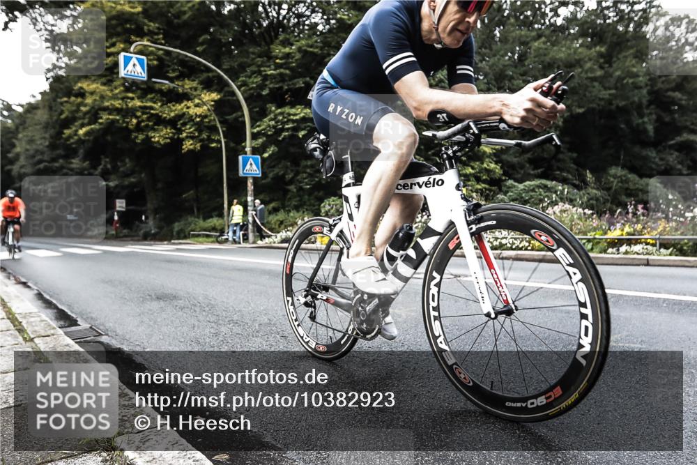 13.09.2026 - Stadtparktriathlon H.Heesch http://msf.ph/oto/10382923 13.09.2026 11:14:06 Radfahren 658, 674 meine-sportfotos.de