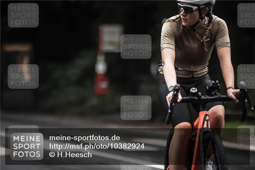 13.09.2026 - Stadtparktriathlon H.Heesch http://msf.ph/oto/10382924 13.09.2026 12:30:37 Radfahren 1026, 1156, 1163 meine-sportfotos.de