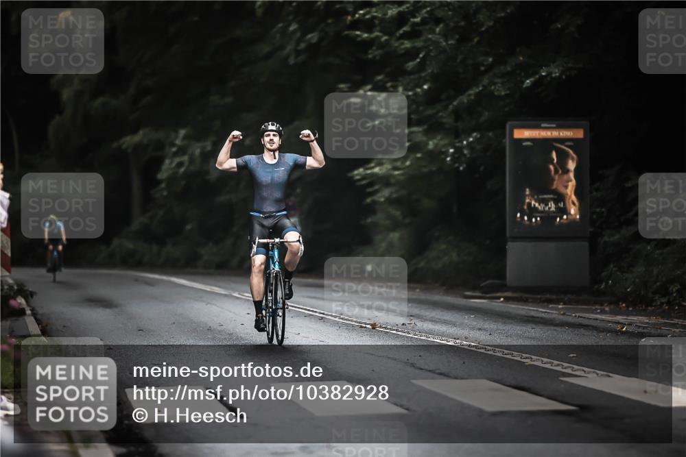 13.09.2026 - Stadtparktriathlon H.Heesch http://msf.ph/oto/10382928 13.09.2026 12:30:40 Radfahren 1026, 1156, 1163 meine-sportfotos.de