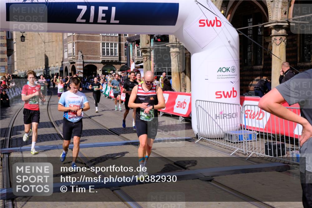 13.09.2026 - 21. swb-Marathon Bremen Tim E. http://msf.ph/oto/10382930 13.09.2026 13:18:58 Ziel 465, 2324, 2948, 3631, 4120, 4413, 4642, 5867, 6787, 7104, 7163, 7245, 7731, 8404, 8540, 8743, 8872, 9019, 9275, 9327, 9833 meine-sportfotos.de