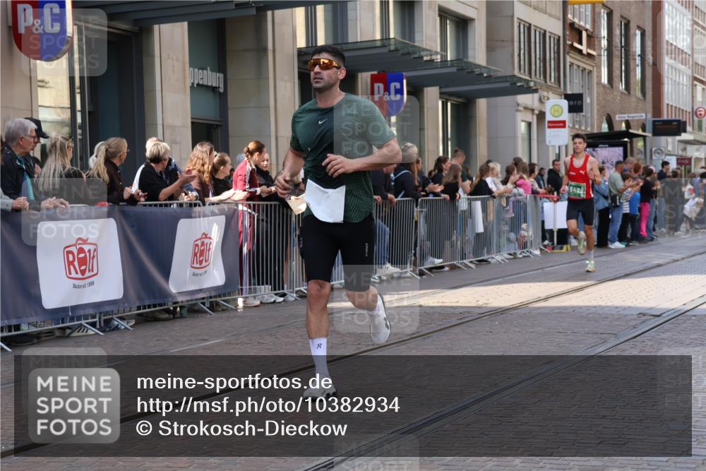 13.09.2026 - 21. swb-Marathon Bremen Strokosch-Dieckow http://msf.ph/oto/10382934 13.09.2026 12:48:11 Ziel 5428, 358, 447, 875 meine-sportfotos.de