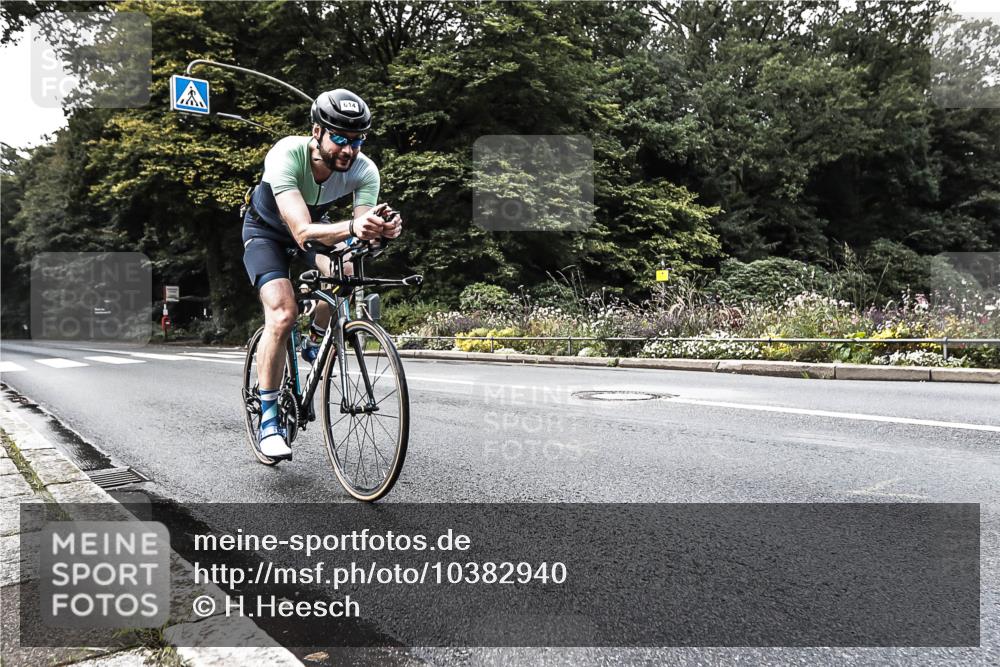 13.09.2026 - Stadtparktriathlon H.Heesch http://msf.ph/oto/10382940 13.09.2026 11:14:09 Radfahren 614, 658 meine-sportfotos.de