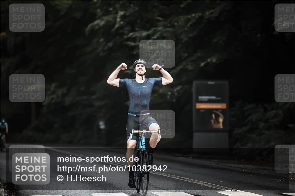 13.09.2026 - Stadtparktriathlon H.Heesch http://msf.ph/oto/10382942 13.09.2026 12:30:41 Radfahren 1026, 1156, 1163 meine-sportfotos.de