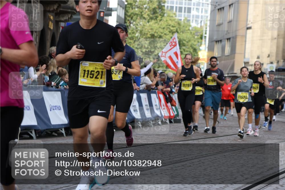 13.09.2026 - 21. swb-Marathon Bremen Strokosch-Dieckow http://msf.ph/oto/10382948 13.09.2026 11:05:39 Ziel 10186, 10411, 10432, 10576, 10697, 10717, 10800, 10802, 10995, 11102, 11105, 11146, 11157, 11218, 11326, 11334, 11394, 11571, 11572, 11584, 11616, 11722, 11900, 12011, 12055, 12079, 12080, 12251, 12335, 10018, 10168, 10238, 10305, 10382, 10457, 11024, 11164, 12378, 12523, 12528, 12773 meine-sportfotos.de