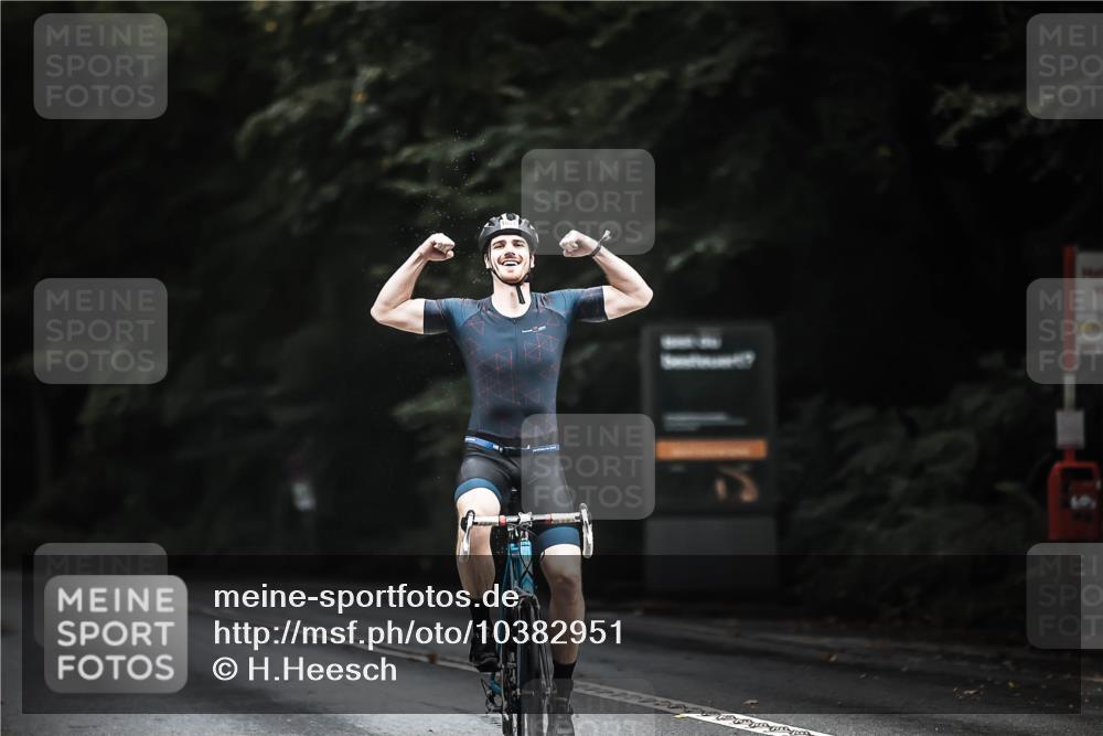 13.09.2026 - Stadtparktriathlon H.Heesch http://msf.ph/oto/10382951 13.09.2026 12:30:41 Radfahren 1026, 1156, 1163 meine-sportfotos.de
