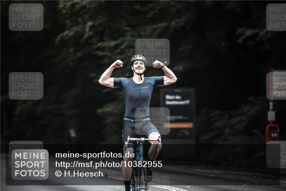 13.09.2026 - Stadtparktriathlon H.Heesch http://msf.ph/oto/10382955 13.09.2026 12:30:41 Radfahren 1026, 1156, 1163 meine-sportfotos.de