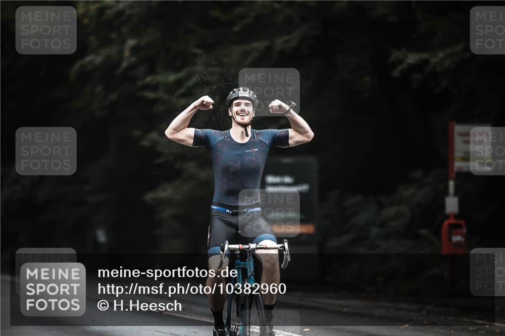 13.09.2026 - Stadtparktriathlon H.Heesch http://msf.ph/oto/10382960 13.09.2026 12:30:41 Radfahren 1026, 1156, 1163 meine-sportfotos.de