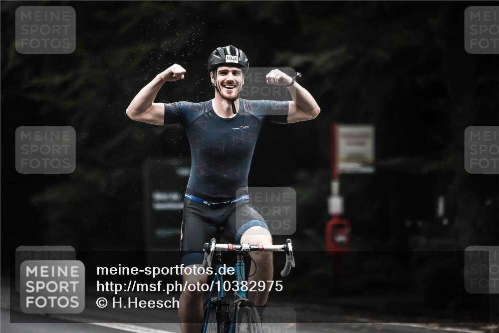 13.09.2026 - Stadtparktriathlon H.Heesch http://msf.ph/oto/10382975 13.09.2026 12:30:42 Radfahren 1026, 1156, 1163 meine-sportfotos.de